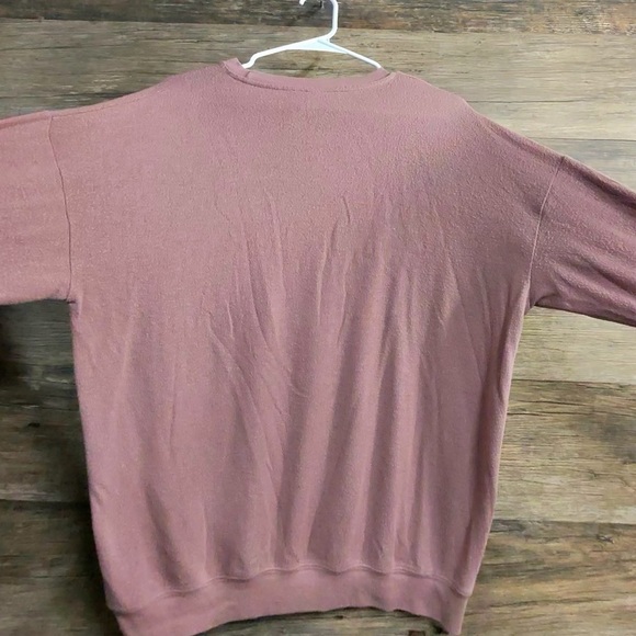 ALO Yoga Women's Mauve Overdsized Sweatshirt - Picture 2 of 9